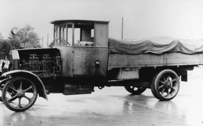 The world’s first ever diesel trucks from Benz and Daimler in 1923