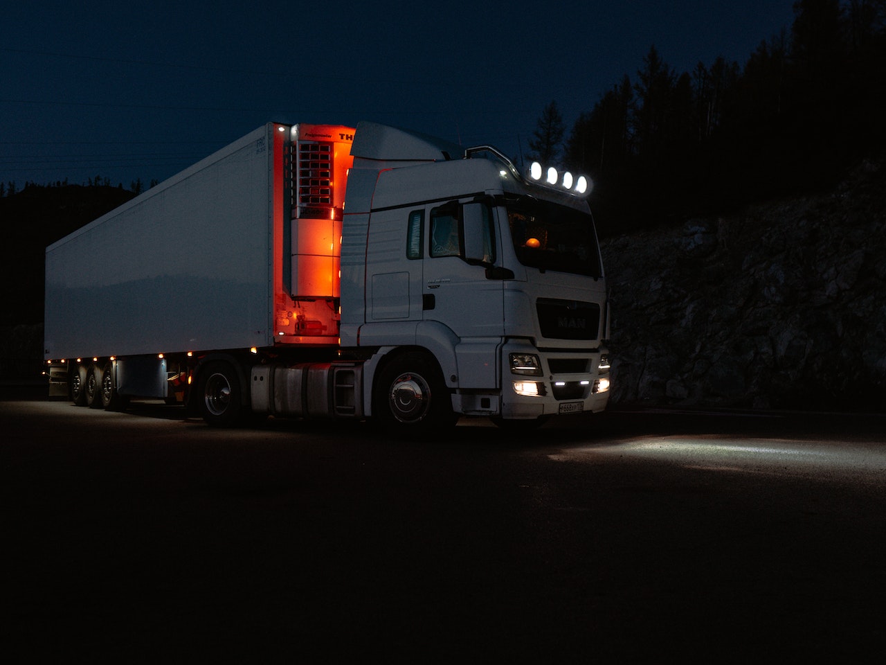 Camion di notte